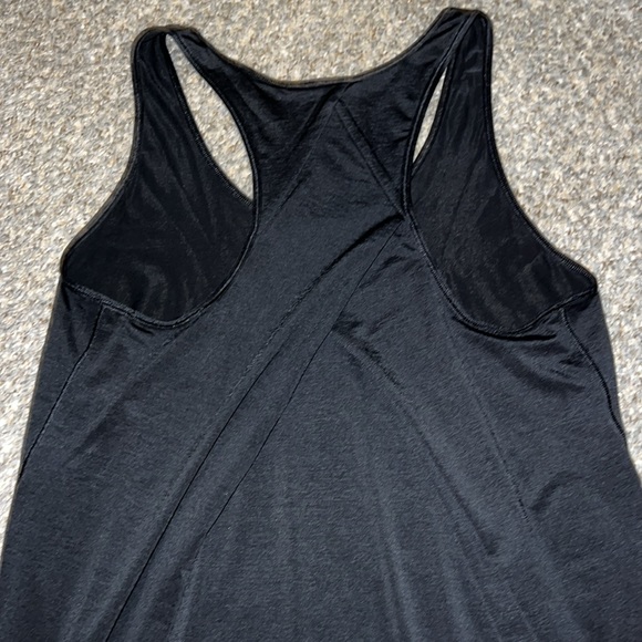Lululemon essential tank top. 2 - Picture 5 of 7
